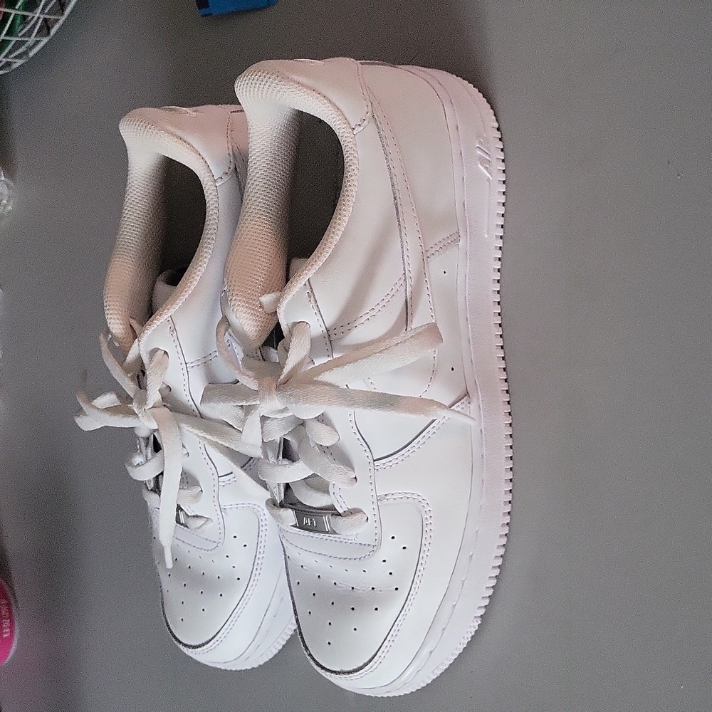White Nike Air Force 1
